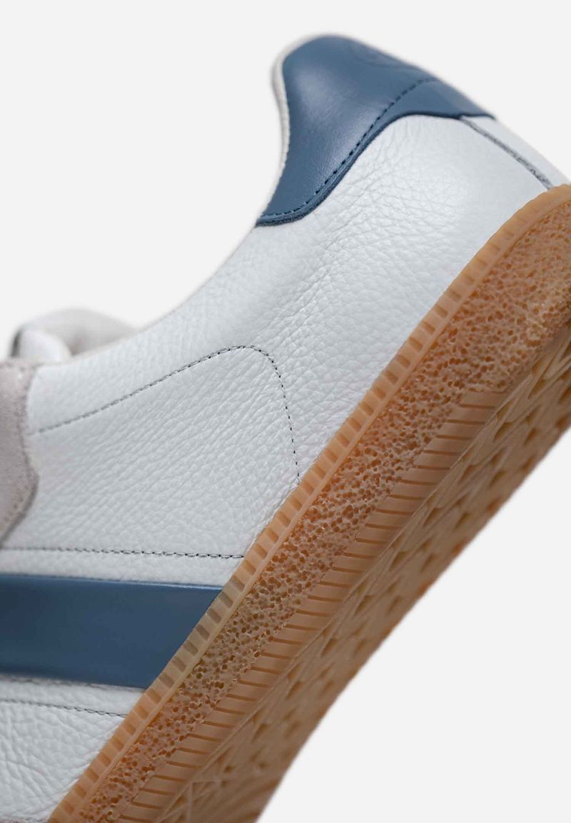 SNEAKERS AXIS